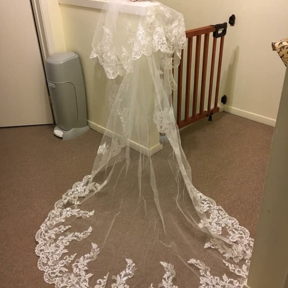 wedding dress - Picture 8 of 8